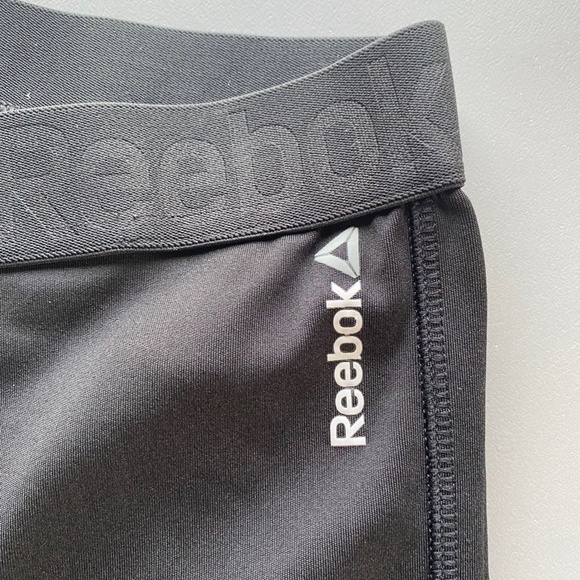 𝅺REEBOK cropped athletic pants / yoga / workout / running / walking size L - Picture 2 of 5